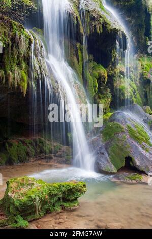 Tufs waterfall in Baume-les-Messieurs, Jura (39), Bourgogne-Franche-Comte, France Stock Photo
