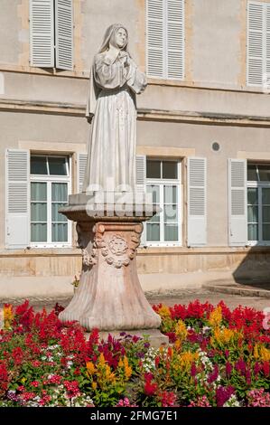 Statue of Saint Bernadette Soubirous praying in Saint Gildard sanctuary, Nevers, Nievre (58), Burgundy, France Stock Photo