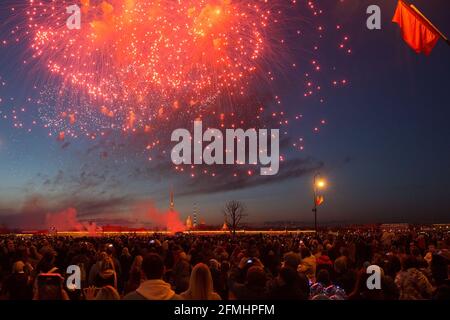 St. Petersburg, Russia. 9th May, 2021. People watch fireworks commemorating the 76th anniversary of the victory in the Great Patriotic War in St. Petersburg, Russia, May 9, 2021. Credit: Irina Motina/Xinhua/Alamy Live News Stock Photo
