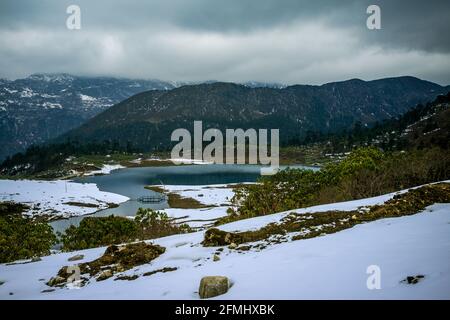 View of penga teng tso lake with scenic landscape and alpine valley in ...