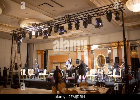 Stage Set Up Instruments Technician setting up a stage light. France Stock Photo - Alamy