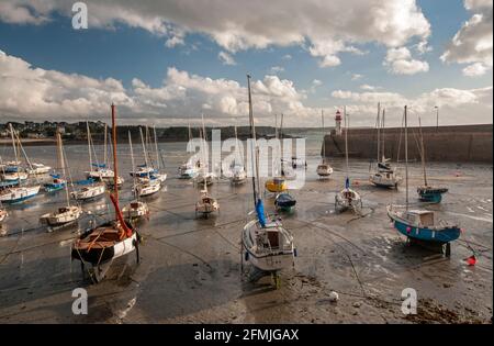 Erquy harbor in the evening at low tide, Cotes d'Armor (22), Brittany, France Stock Photo