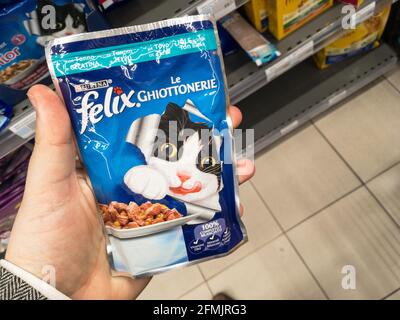 Picture of a package with the logo of Felix on display for sale in Belgrade, serbia. Felix is a European brand of cat food currently owned by Nestlé P Stock Photo