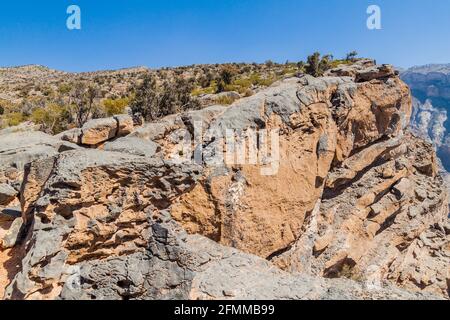 Rims of Wadi Ghul canyon in Hajar Mountains, Oman Stock Photo