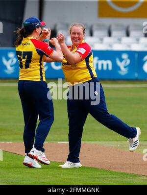 CHELMSFORD, United Kingdom, MAY 09: Essex Women's Katie Midwood celebrates LBW on Grace Gibbs of Kent Women with Essex Women's Catherine Dalton  durin Stock Photo