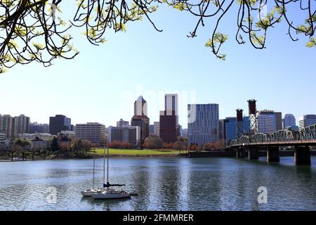 Portland, Oregon - skyline with Hawthorne bridge Stock Photo