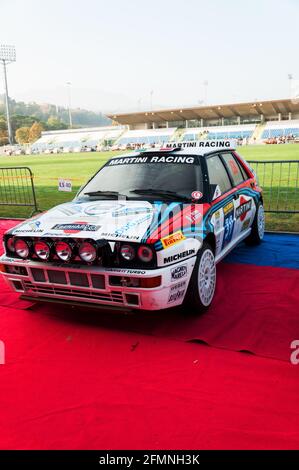 SAN MARI, SAN MARINO - Oct 28, 2017: SAN MARINO, SAN MARINO - OTT 21 - 2017 : LANCIA DELTA EVO HF old racing car rally THE LEGEND 2017 the famous SAN Stock Photo