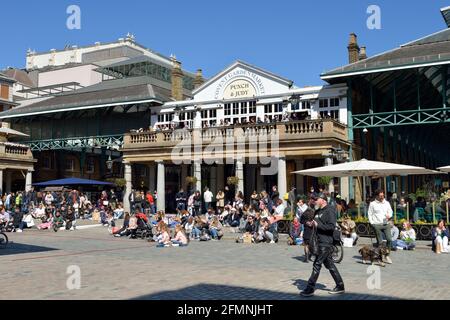 Punch & Judy terrace overlooking Covent Garden piazza, Henrietta Street, West End, London, United Kingdom Stock Photo