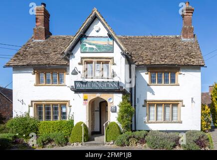 The White Horse historic village pub, Compton Bassett, Wiltshire, England, UK Stock Photo
