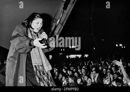 Mercedes Sosa - performance on the Rathausmarkt stage at the women's festival Hammoniale in Hamburg. 23.08.1986 -  Christoph Keller Stock Photo