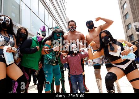 Mexico City, Mexico. 10th May, 2021. Mexican wrestlers during the 'two of three falls' brigade of the Mexico City by Youth Institute promote the use of masks and other sanitary measures to prevent Covid19 infections in Mexico City. (Photo by Eyepix Group/Pacific Press) Credit: Pacific Press Media Production Corp./Alamy Live News Stock Photo