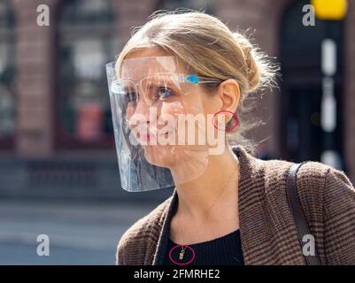 Rachel Riley Mask Countdown Presenter Rachel Riley arrives fresh faced and makeup free at ...