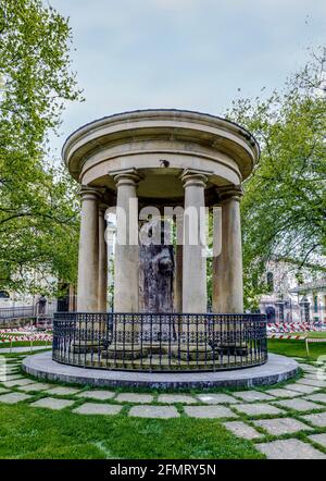 Guernica, Spain - April 09, 2018: The trunk of the 'Old Tree' of Gernika. Oak tree that symbolizes traditional freedoms for the Biscayan people, and b Stock Photo