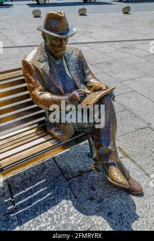 Leon, Spain - August 27, 2016: Bronze statue of Antonio Gaudi in Leon by Jose Luis Fernandez, his work Against House Treads, is the only building desi Stock Photo