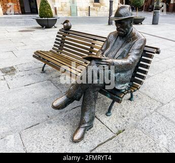 LEON, SPAIN - MAR 23, 2015: Bronze statue of Antonio Gaudi in Leon by Jose Luis Fernandez, his work Against House Treads, is the only building designe Stock Photo