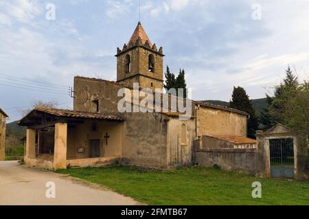 Cogolls, Barcelona. Typical Catalan countryside, rural grass,  the church, surrounded by mountains. Stock Photo