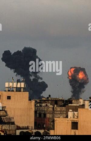 Gaza, Palestine. 11th May, 2021. Clouds of dark smoke seen over Gaza City after an Israeli air strike. Explosions and fire caused by Israeli air strikes in the southern Gaza Strip, and Israel launched air strikes on the coastal strip in response to a barrage of rockets fired by Palestinians into Israel. Credit: SOPA Images Limited/Alamy Live News Stock Photo