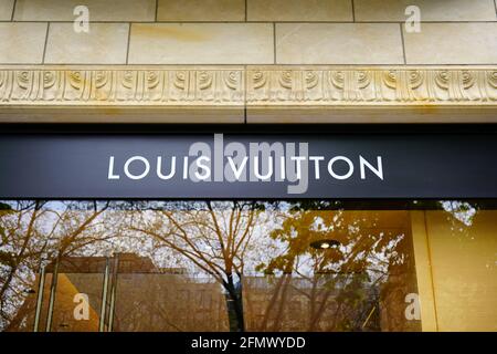Exterior of the French luxury designer store Louis Vuitton on Königsallee  in Düsseldorf. Königsallee is Düsseldorf's popular shopping boulevard Stock  Photo - Alamy