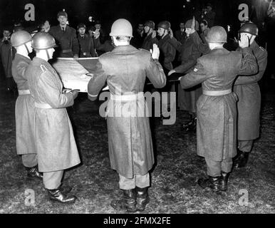 military, Federal Armed Forces, army, ceremonial, swearing in of soldiers, Oldenburg, Germany, 1960s, ADDITIONAL-RIGHTS-CLEARANCE-INFO-NOT-AVAILABLE Stock Photo