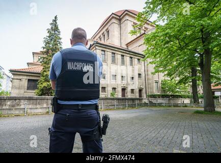 12 May 2021, Hessen, Frankfurt/Main: An officer of the guard police stands in front of the synagogue in Frankfurt's West End at noon. During the night, Israeli flags had been set alight outside two synagogues in North Rhine-Westphalia. In Israel, the conflict between Israelis and Palestinians had escalated since the beginning of the Muslim fasting month of Ramadan in mid-April. Photo: Frank Rumpenhorst/dpa Stock Photo