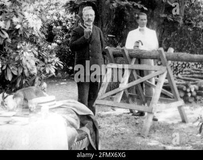 Wilhelm II, 27.1.1859 - 4.6.1941, German Emperor 1888 - 1918, exile, in Amerongen, chopping wood, ADDITIONAL-RIGHTS-CLEARANCE-INFO-NOT-AVAILABLE Stock Photo