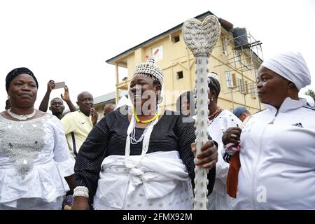 Osun Osogbo Fashion: Covered in cowrie, crown, staff and wrapper. Stock Photo