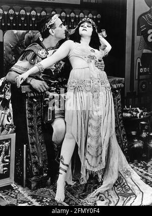 Cleopatra  Year : 1917 USA Director : J. Gordon Edwards Theda Bara, Fritz Leiber Stock Photo