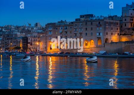 Fortified city of Birgu aka Vittoriosa, Malta, at dusk Stock Photo