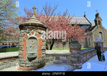 Historic St. Johns Episcopal Church Getty Square Yonkers New York Stock Photo