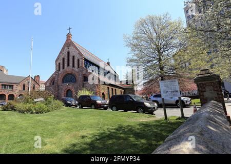 Historic St. Johns Episcopal Church Getty Square Yonkers New York Stock Photo