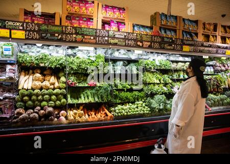 New York, USA. 12th May, 2021. A customer shops at Steve's 9th Street Market in the Brooklyn borough of New York, the United States, on May 12, 2021. U.S. consumer prices rose 0.8 percent in April, with a 12-month increase of 4.2 percent, the U.S. Labor Department reported Wednesday. This marked the largest 12-month growth since a 4.9-percent increase for the period ending September 2008, according to the report. Credit: Michael Nagle/Xinhua/Alamy Live News Stock Photo