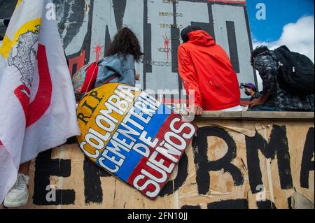 Bogota, Cundinamarca, Colombia. 12th May, 2021. A demonstrator holds a sign with the shape of a grave and the Colombian flag that reads ''R.I.P Colombia is a Cementrery of Dreams'' as Bogota, Colombia enters its third week of antigovernment protests against president Ivan Duque Marquez and the deaths that sum up to 40 in Police Brutality cases during the National Strike, On May 12, 2021. Credit: Chepa Beltran/LongVisual/ZUMA Wire/Alamy Live News Stock Photo