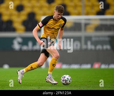 Dresden, Germany. 12th May, 2021. Football: Cup Saxony, SG Dynamo Dresden - Bischofswerdaer FV, quarter-final, at Rudolf-Harbig-Stadion. Dynamo's Phil Harres plays the ball. Credit: Robert Michael/dpa-Zentralbild/dpa/Alamy Live News Stock Photo