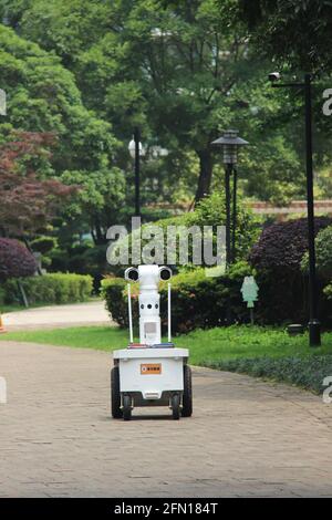 Taizhou, China. 12th May, 2021. A 5G patrol robot is working in a residential area in Taizhou, Zhejiang, China on 12th May, 2021.(Photo by TPG/cnsphotos) Credit: TopPhoto/Alamy Live News Stock Photo
