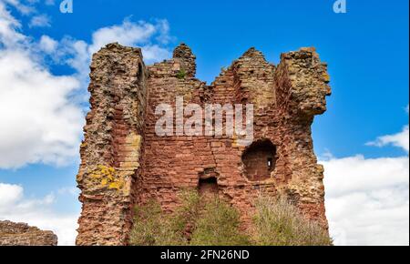 LUNAN BAY ANGUS SCOTLAND THE WEATHERED STONES OF THE TOWER OF RED CASTLE Stock Photo