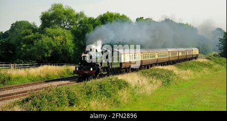 GWR locomotive No 5029 Nunney Castle passing Langley Crossing near Chippenham with the outward leg of The Bristol Explorer. 26.07.2008. Stock Photo