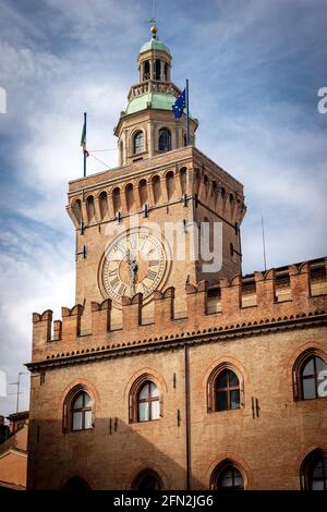 Torre degli Accursi and Palazzo Accursio. Clock tower and City hall in downtown of Bologna (XIII century), Piazza Maggiore, Emilia-Romagna, Italy, Eur Stock Photo