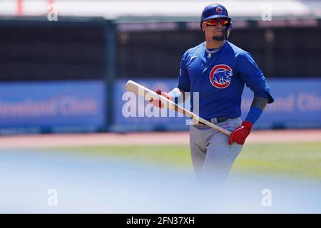 CLEVELAND, OH - MAY 12: Javier Báez (9) of the Chicago Cubs turns a double  play ahead of the slide by Franmil Reyes (32) of the Cleveland Indians duri  Stock Photo - Alamy