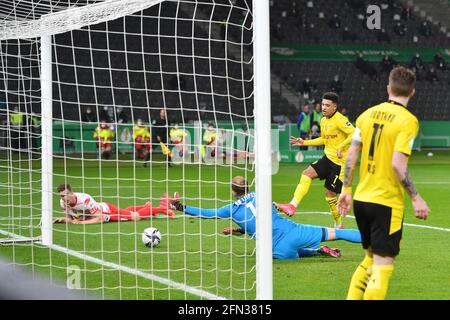Berlin, Germany. 13th May, 2021. goal um 0-3 by Jadon SANCHO (Borussia Dortmund), action, goal shot versus goalwart Peter GULACSI (L), 78th DFB Pokal final, RB Leipzig (L) - Borussia Dortmund (DO) in the Olympiastadion in Berlin/Germany on 13.05. 2021. ## DFL/DFB regulations prohibit any use of photographs as image sequences and/or quasi-video ## | usage worldwide Credit: dpa/Alamy Live News