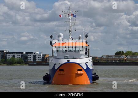 Hybrid powered water-injection dredger Maas working around the King George V Lock in London Stock Photo