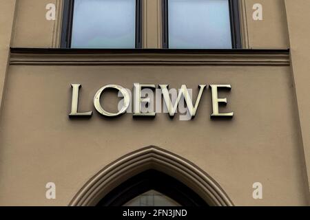 Loewe sign discount