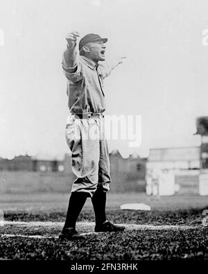 Hughie Jennings, Detroit Tigers, baseball card portrait]