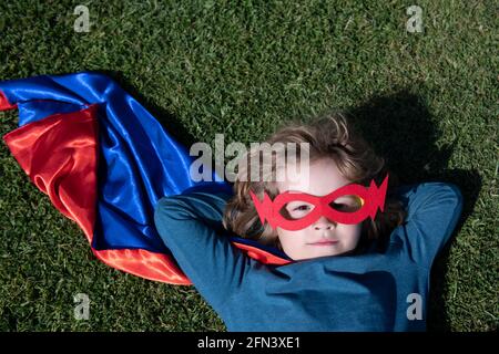 Uomo in costume di Superman Foto stock - Alamy