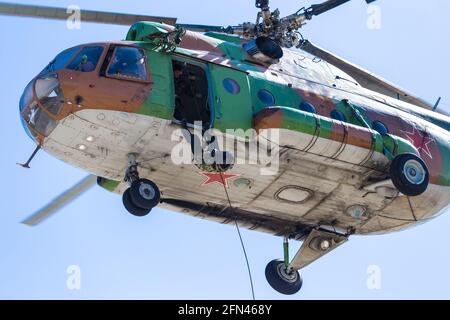Moscow, Russia. 13th Apr, 2018. Helicopter Mi-8 with a special forces fighter leaving it. Gathering of the issuing instructors for the parachute-free landing of the Rosgvardia special forces at the airfield in the Kaluga region. Credit: SOPA Images Limited/Alamy Live News Stock Photo