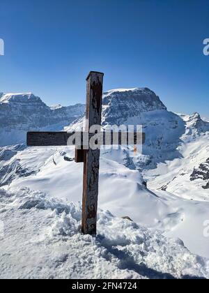 summit cross on the gemsfairen with a view of the piz russein toedi. Urnerboden. Winter mountain landscape. Peak Stock Photo