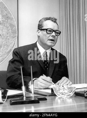 Brandt, Willy, 18.12.1913 - 8.10.1992, German politician (Social Democratic Party of Germany (SPD)), ADDITIONAL-RIGHTS-CLEARANCE-INFO-NOT-AVAILABLE Stock Photo
