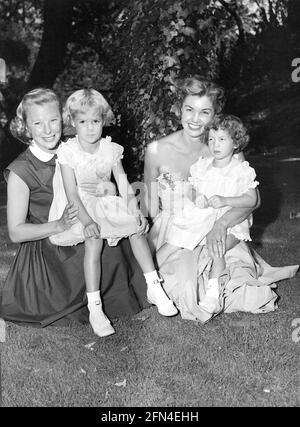 Williams, Esther  8.8.1923 - 6.6.2013, american actress, June Allyson, Cansy Hutton, Linsey Hutton, ADDITIONAL-RIGHTS-CLEARANCE-INFO-NOT-AVAILABLE Stock Photo