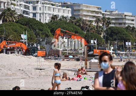 Cannes, France. 13th May, 2021. Preparation of the private beach on the Croisette for the reopening. Cannes, France on May 13, 2021. Photo by Lionel Urman/ABACAPRESS.COM Credit: Abaca Press/Alamy Live News Stock Photo