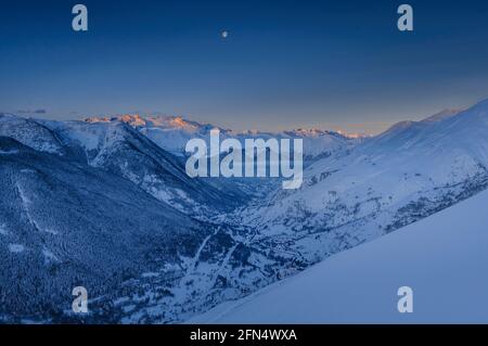 Aran Valley in a winter sunrise (Catalonia, Pyrenees, Spain, Pyrenees) ESP: Valle de Arán en un amanecer de invierno (Cataluña, Pirineos, España) Stock Photo