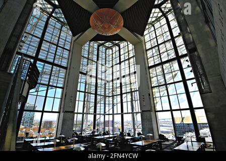 Scenic interior view of the Price Reading Room on the eighth floor of the San Diego Central Library in California, USA. Stock Photo